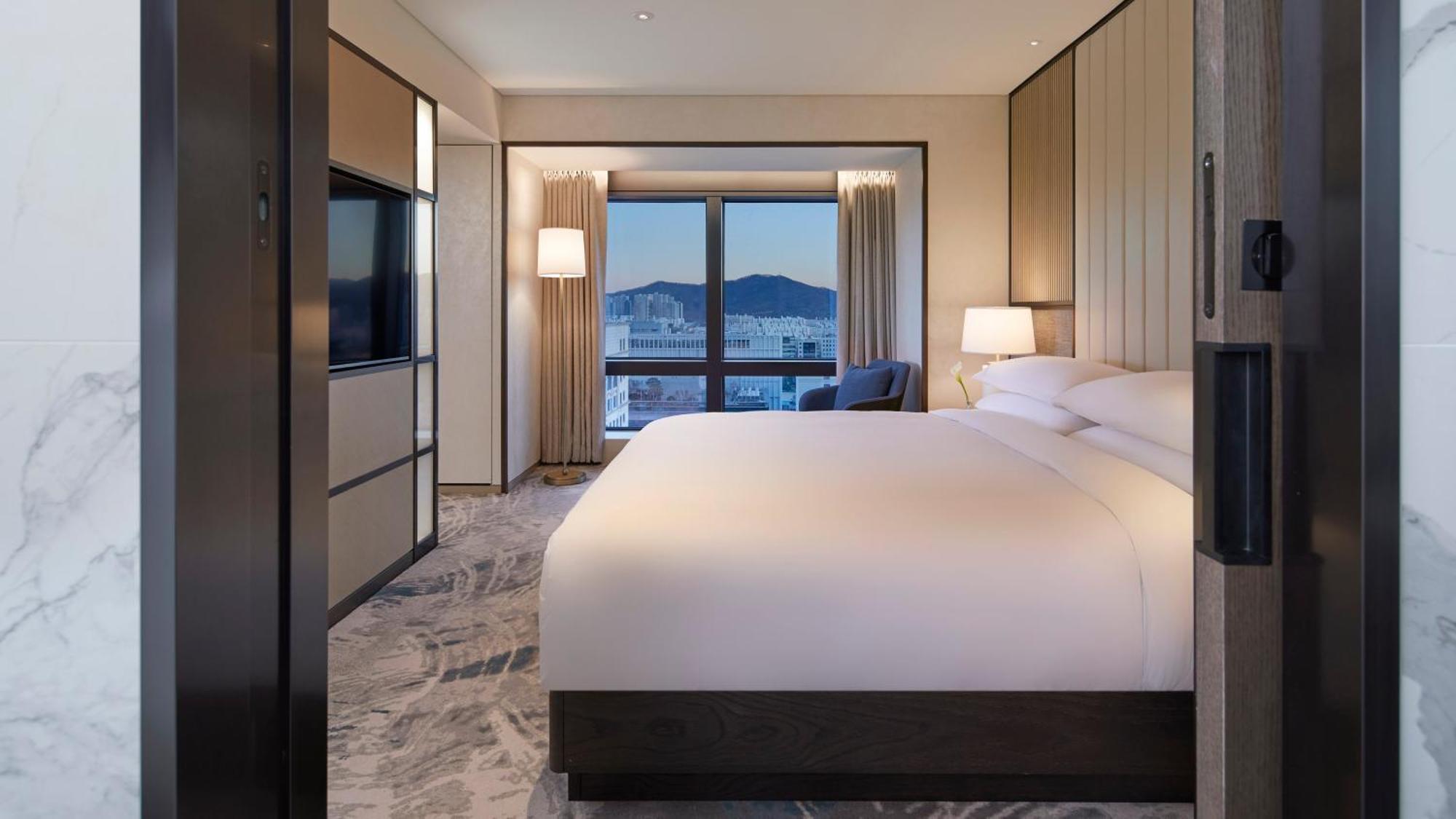 Grand Intercontinental Parnas By Ihg 5*