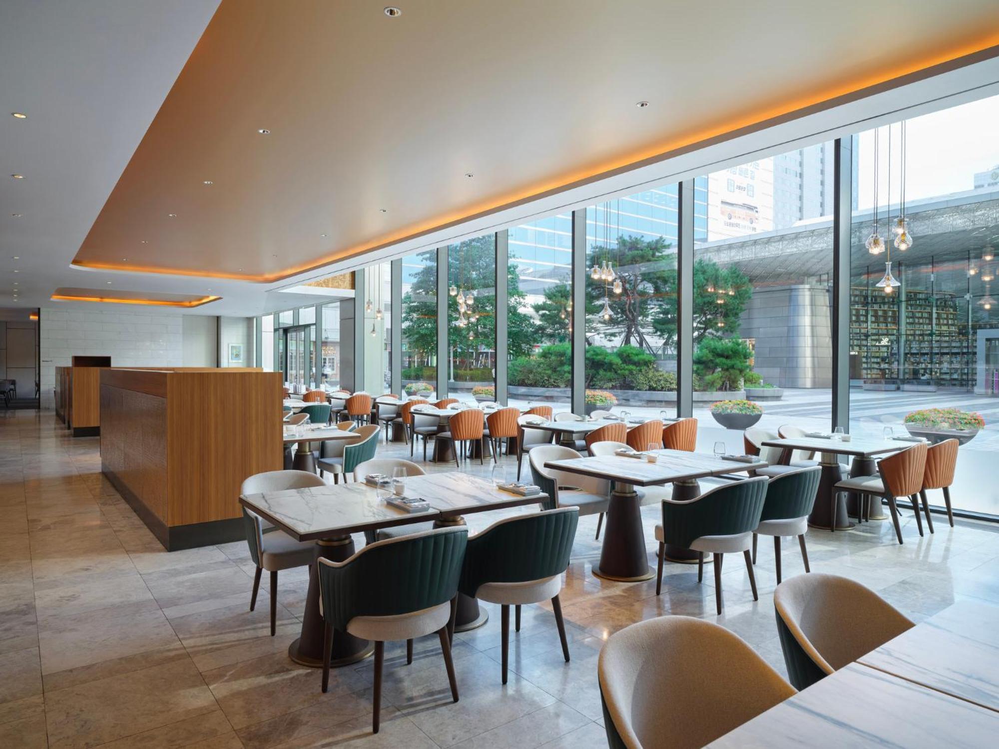 Hotel Grand Intercontinental Parnas By Ihg 5*